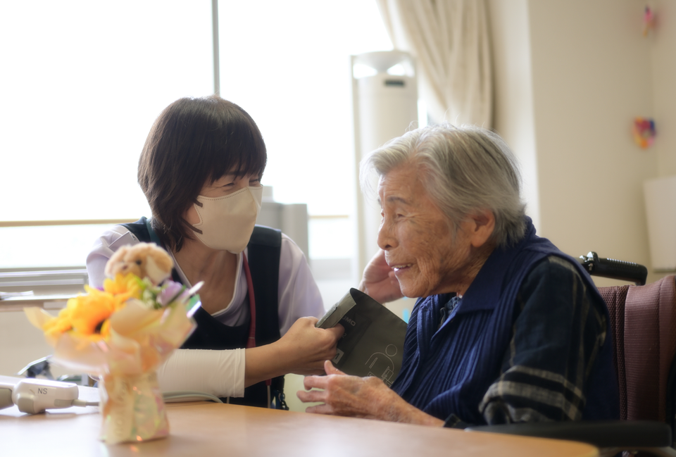 健康チェックを受ける利用者